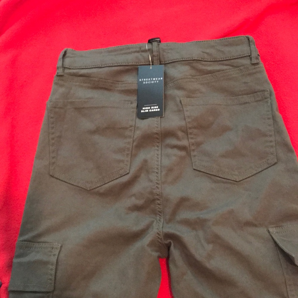 Forever 21 , with high raise slim cargo pants - Picture 4 of 4